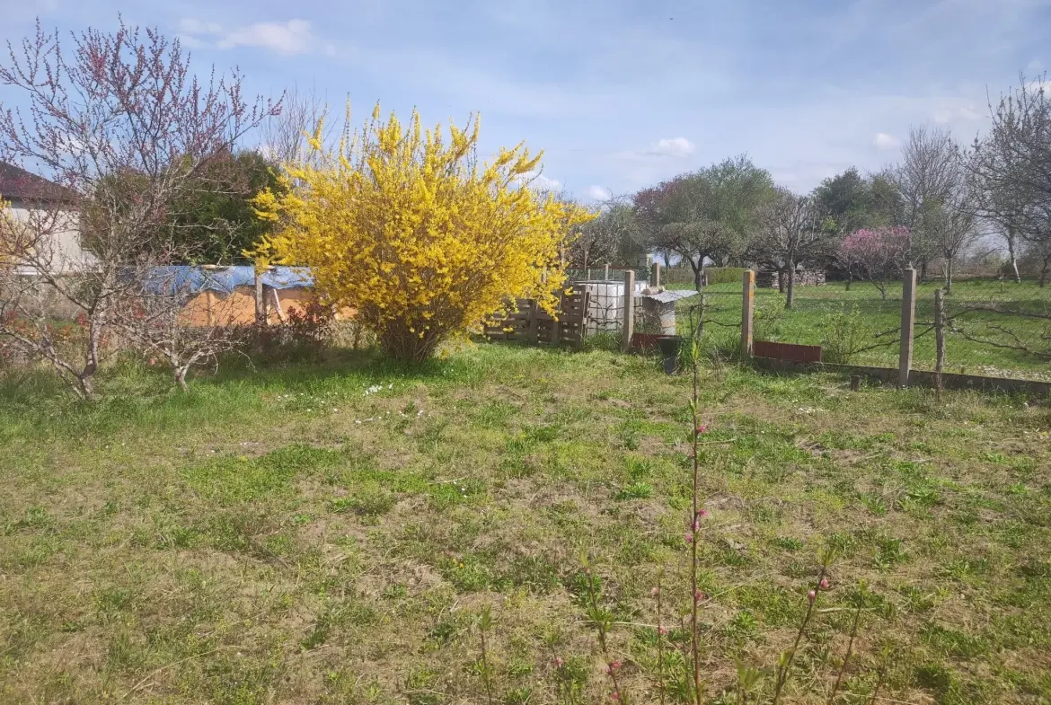 Maison à rénover de 75 m² avec dépendances et terrain à Cossaye, Nièvre 