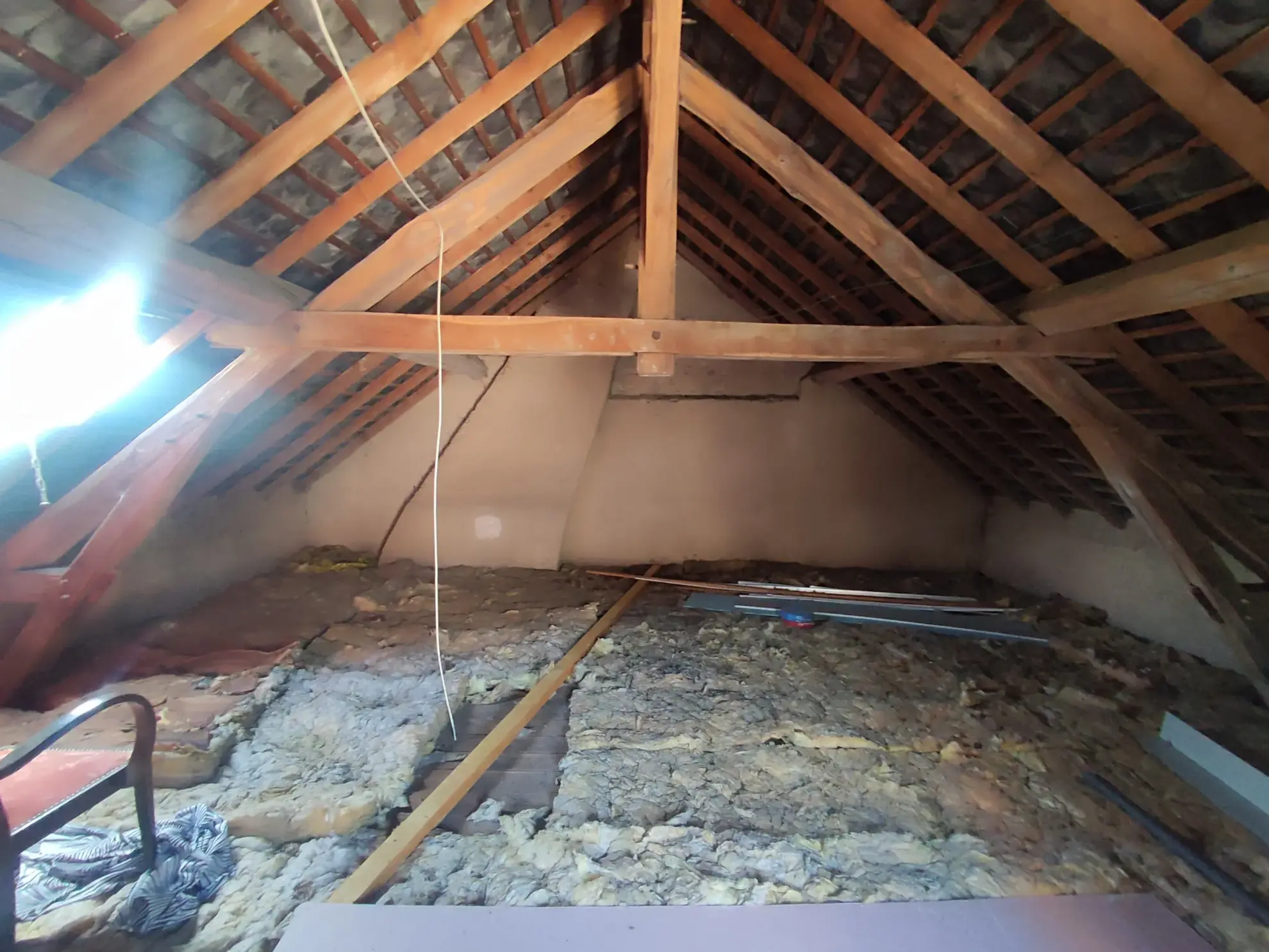 Maison à rénover de 75 m² avec dépendances et terrain à Cossaye, Nièvre 