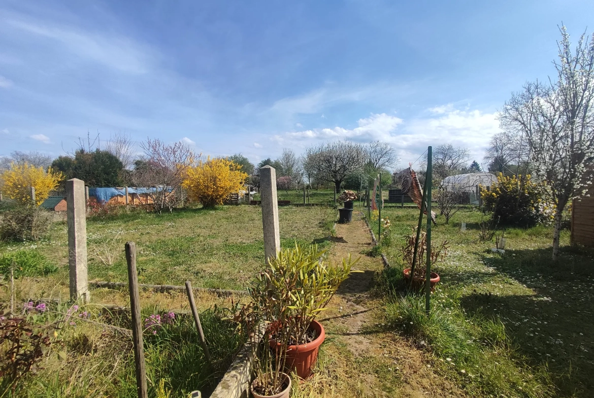 Maison à rénover de 75 m² avec dépendances et terrain à Cossaye, Nièvre 