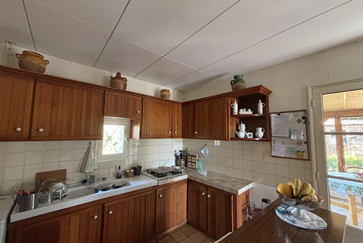 Charmante maison en pierre de 120 m² avec grand terrain à Saint-Denis-de-Pile 