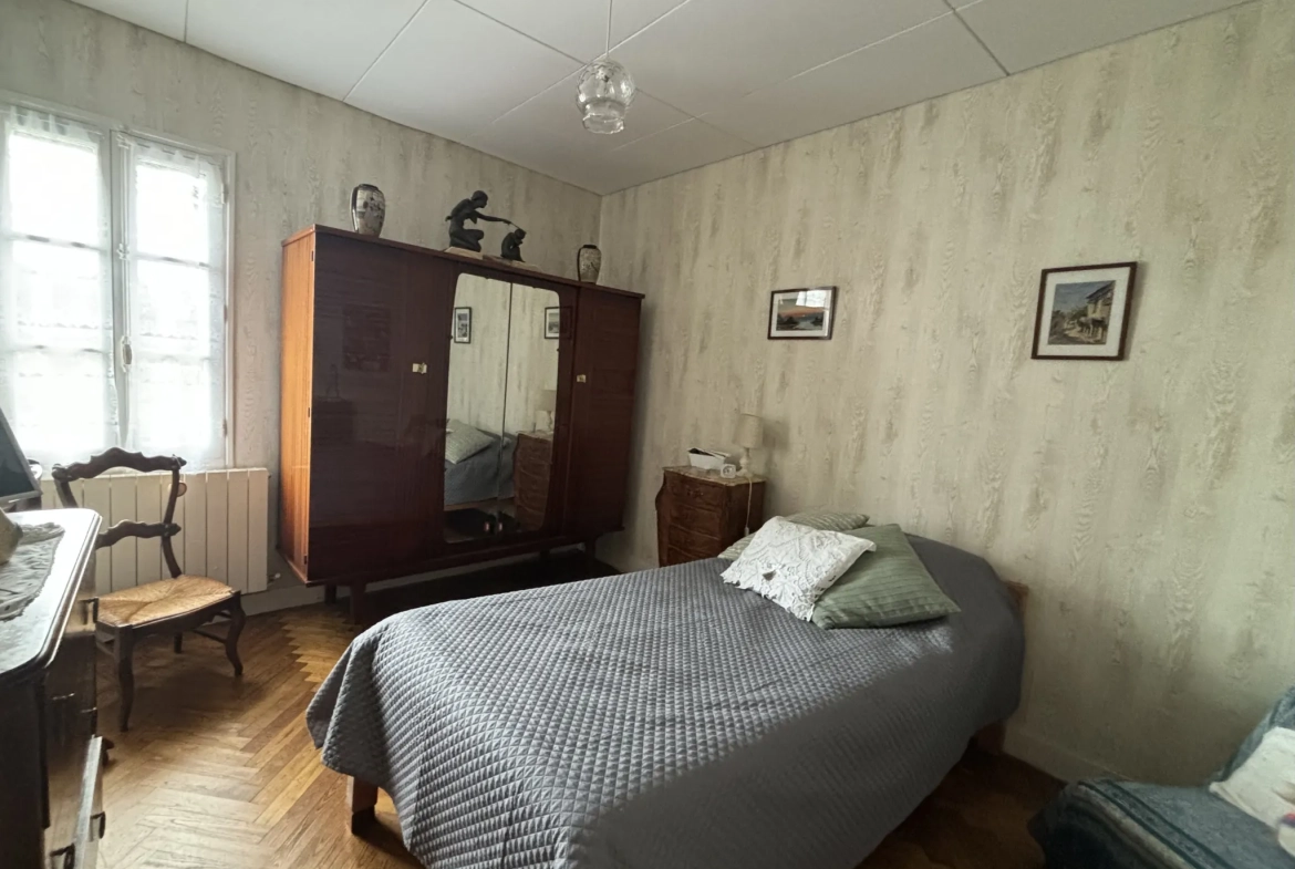 Charmante maison en pierre de 120 m² avec grand terrain à Saint-Denis-de-Pile 