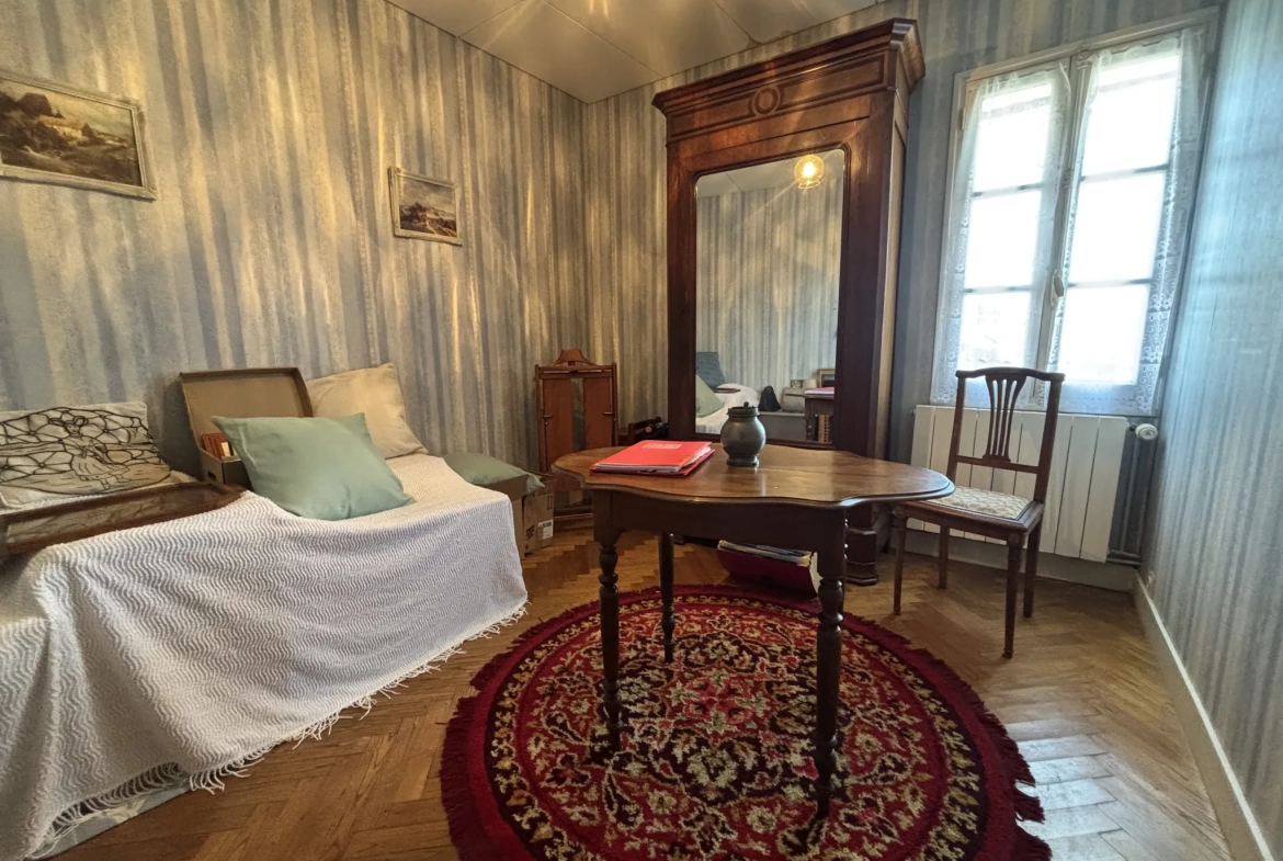 Charmante maison en pierre de 120 m² avec grand terrain à Saint-Denis-de-Pile 