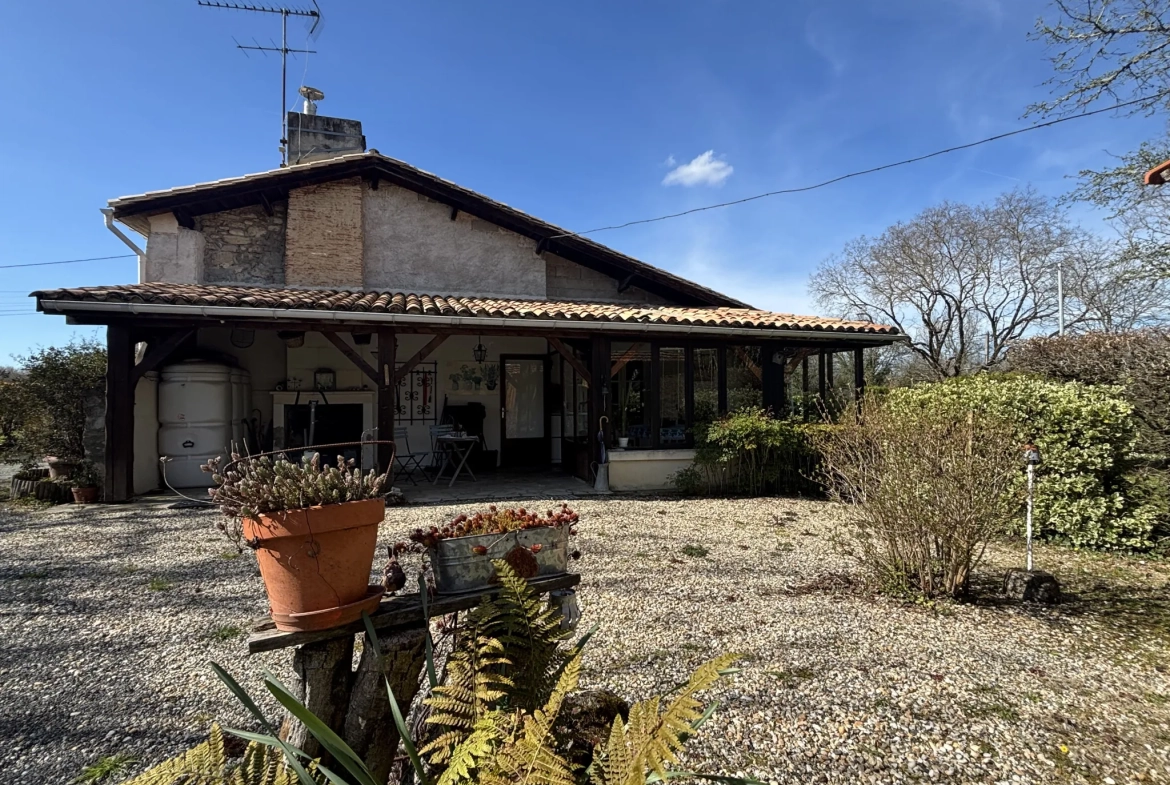 Charmante maison en pierre de 120 m² avec grand terrain à Saint-Denis-de-Pile 