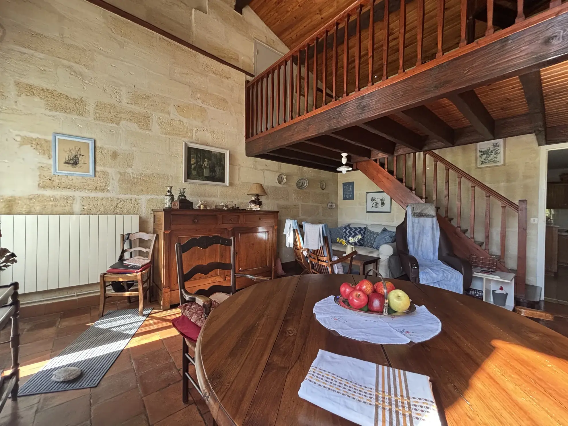 Charmante maison en pierre de 120 m² avec grand terrain à Saint-Denis-de-Pile 