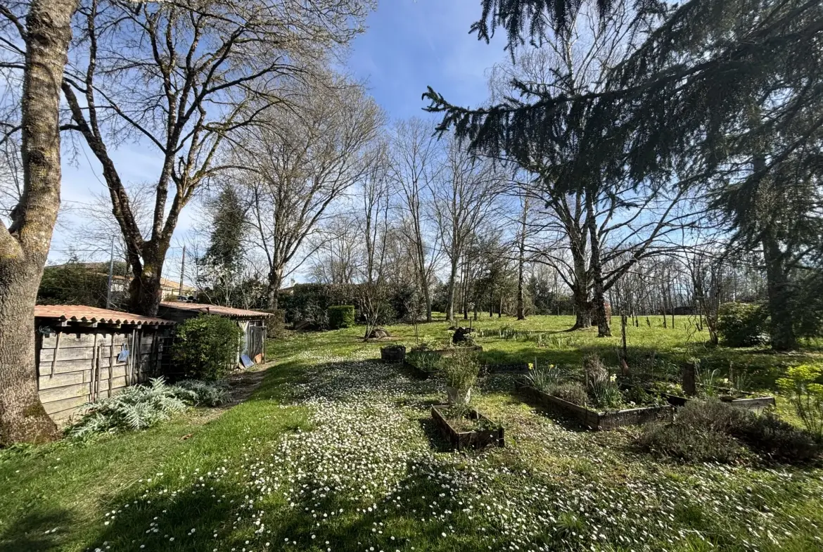 Charmante maison en pierre de 120 m² avec grand terrain à Saint-Denis-de-Pile 