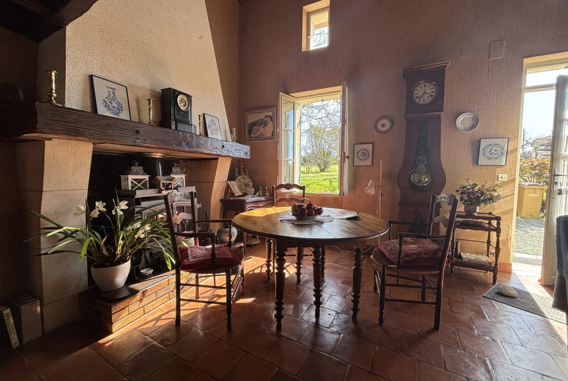 Charmante maison en pierre de 120 m² avec grand terrain à Saint-Denis-de-Pile 