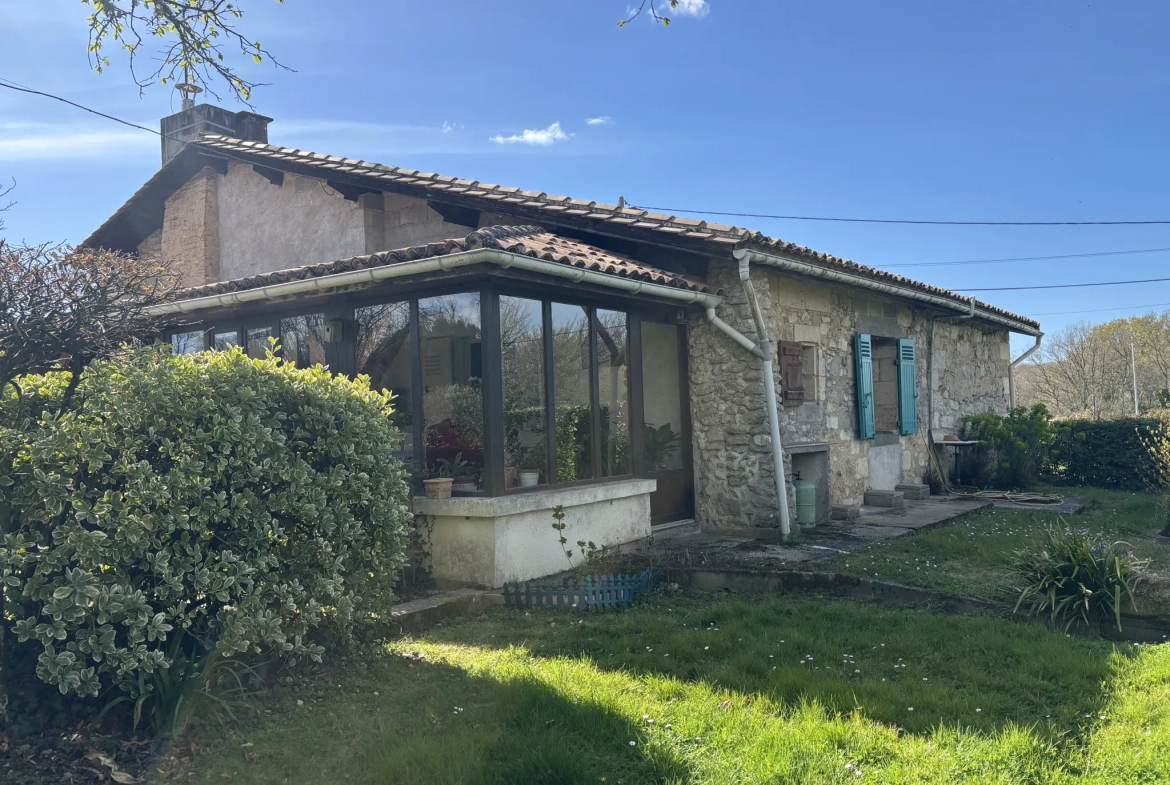 Charmante maison en pierre de 120 m² avec grand terrain à Saint-Denis-de-Pile 