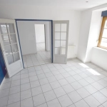Appartement rénové 5 pièces en centre-ville de Montbéliard avec stationnement