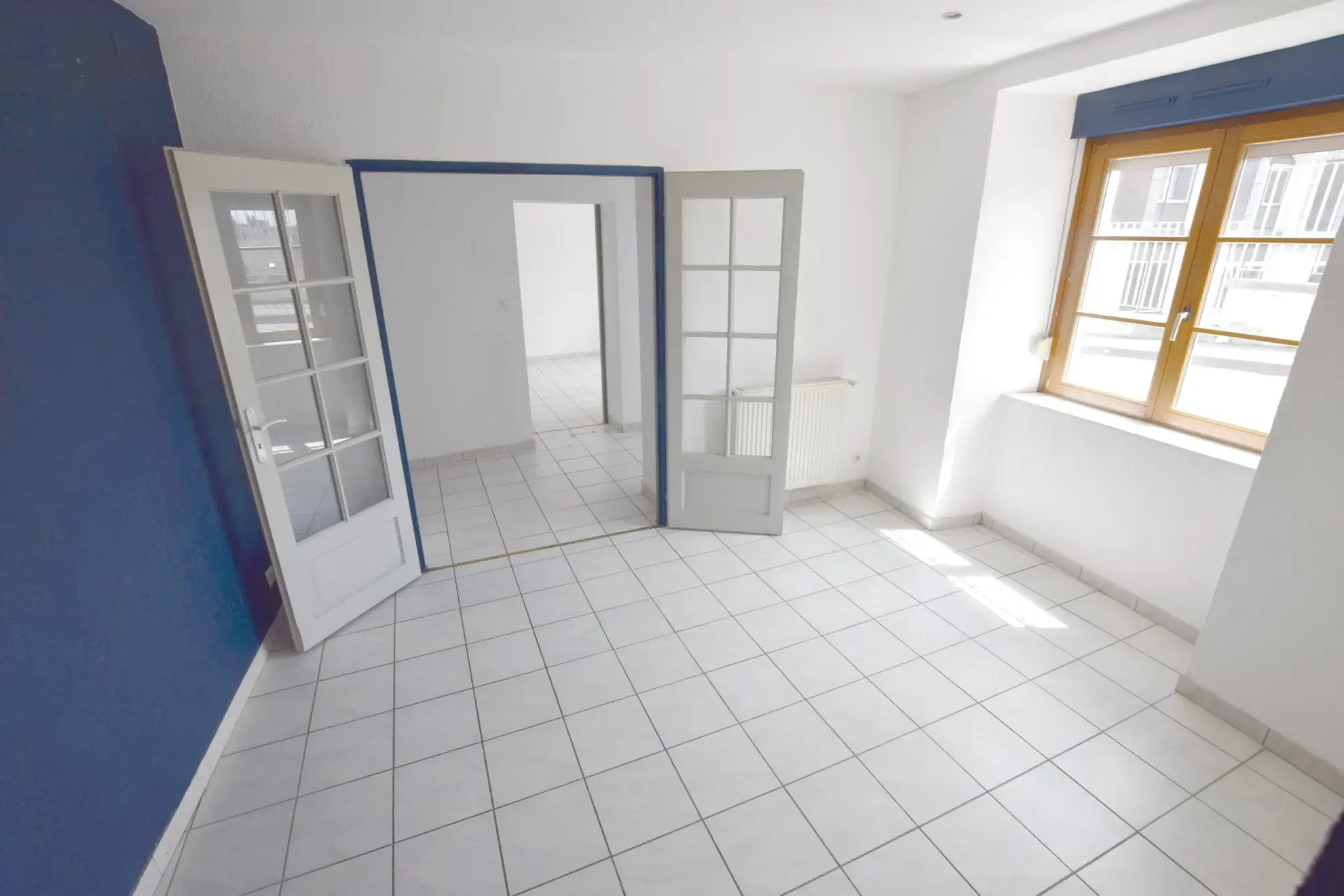 Appartement rénové 5 pièces en centre-ville de Montbéliard avec stationnement 