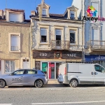Immeuble à vendre en centre-ville de Digoin avec local commercial et appartement loué