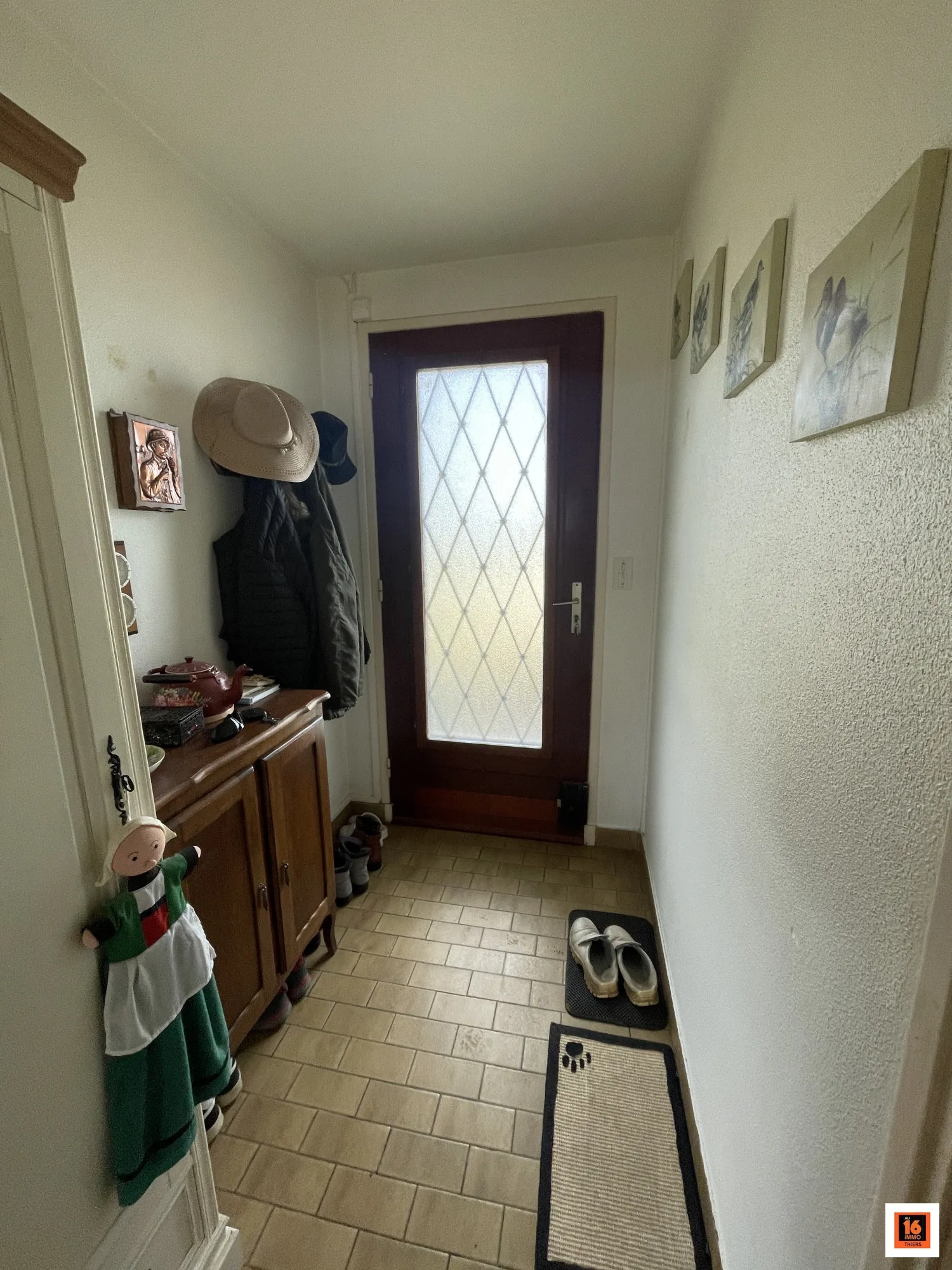 Maison de plain-pied à vendre à Orléat avec grand jardin clos 