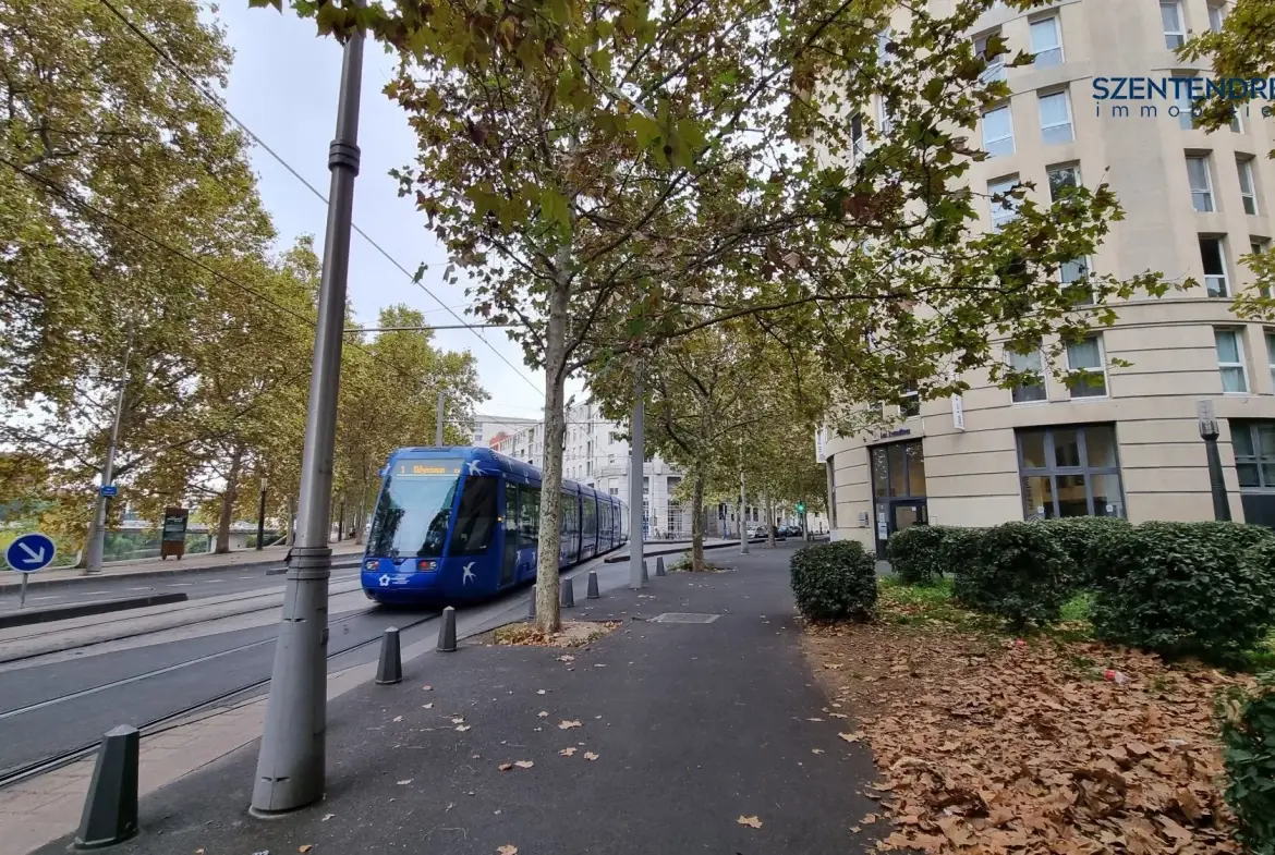 Appartement à vendre Montpellier Szentendrei immobilier Investissez dans un appartement 2 pièces loué à Montpellier Port Marianne 