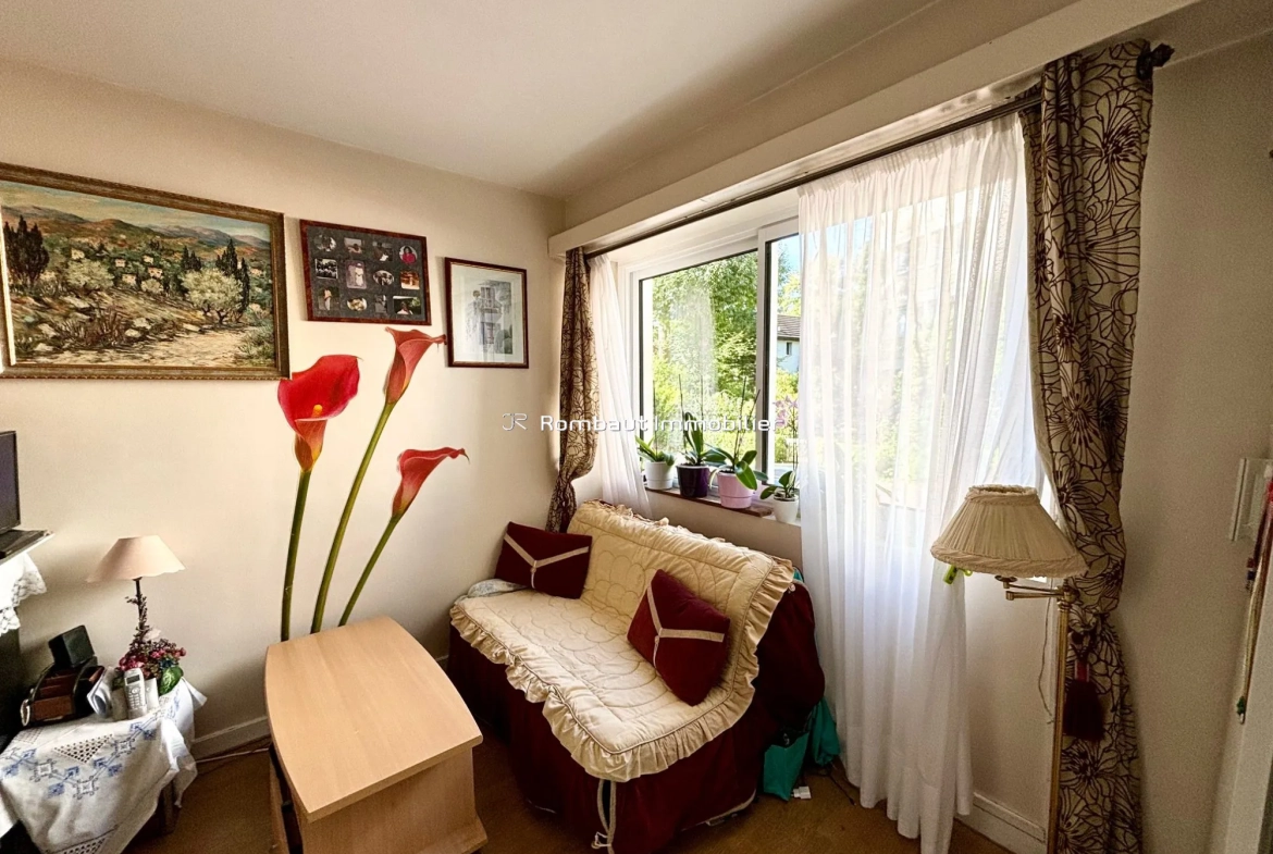 Studio lumineux à vendre dans résidence calme à La Celle-Saint-Cloud 