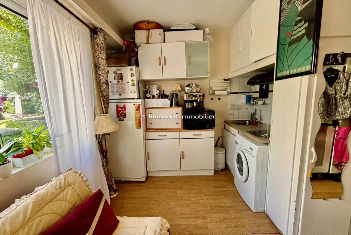 Studio lumineux à vendre dans résidence calme à La Celle-Saint-Cloud 