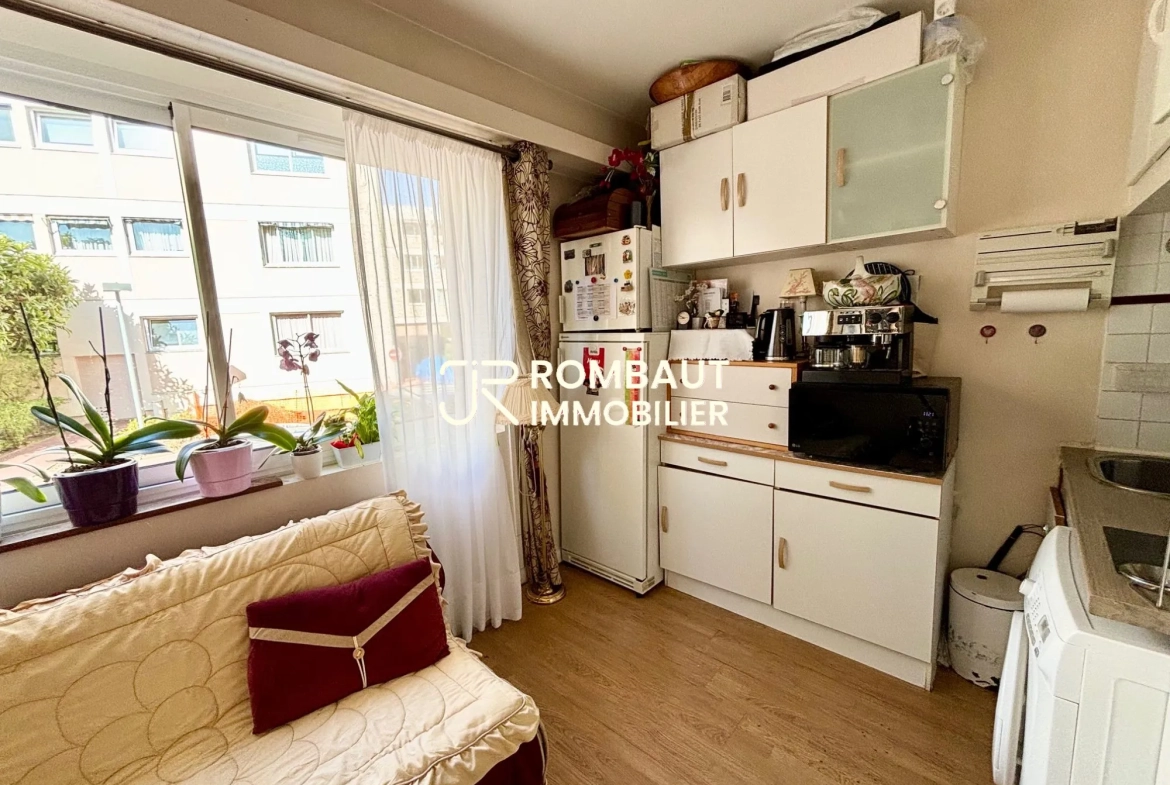 Studio lumineux à vendre dans résidence calme à La Celle-Saint-Cloud 