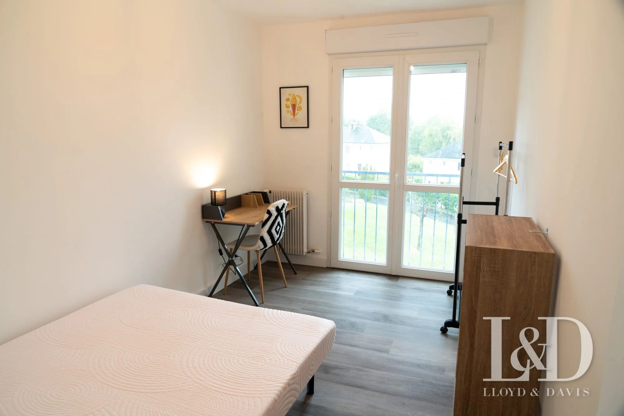 Appartement T4/5 rénové à vendre à Saumur pour investisseur 