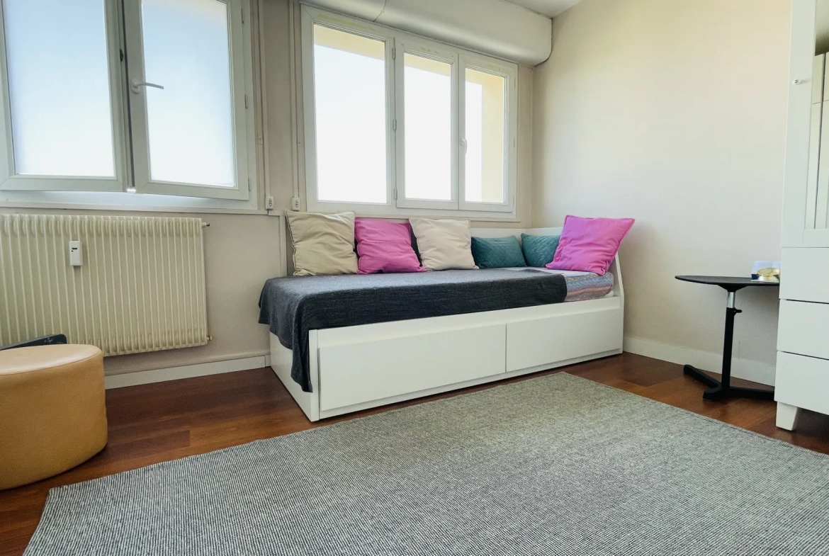 Appartement T3 de 57 m² avec balcon, garage et cave à Clermont-Ferrand 