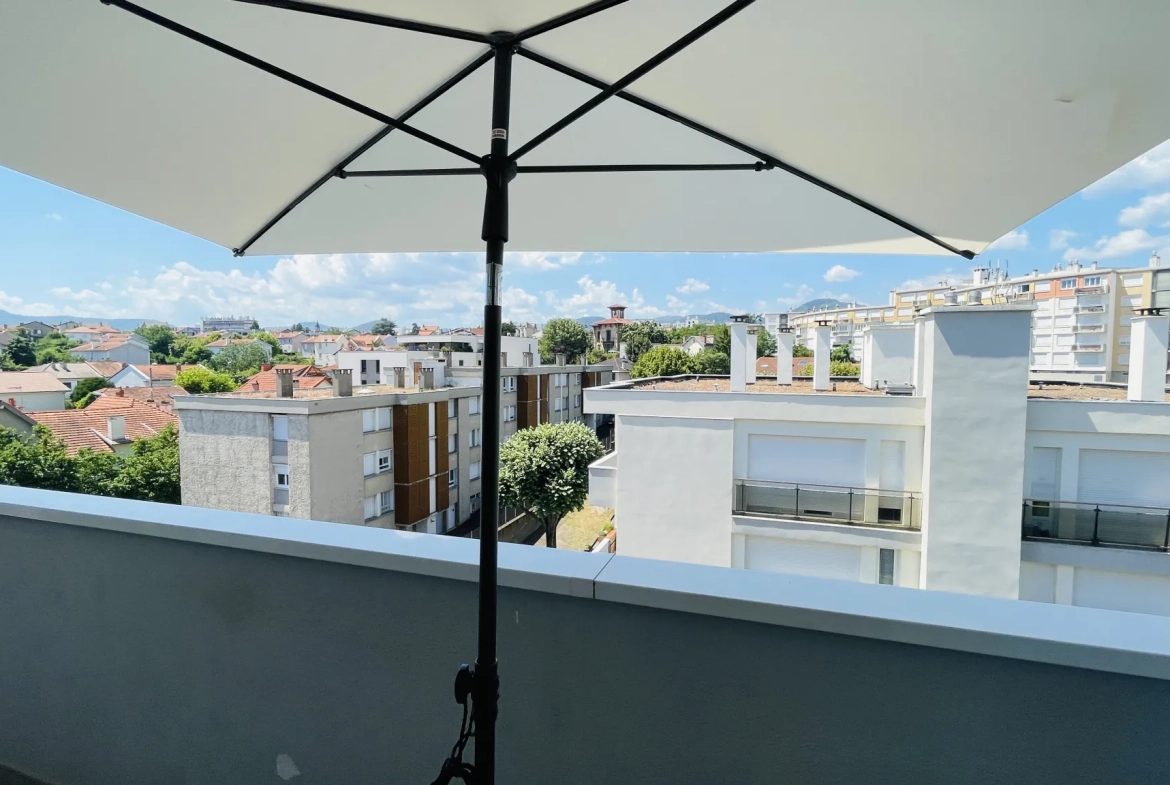 Appartement T3 de 57 m² avec balcon, garage et cave à Clermont-Ferrand 