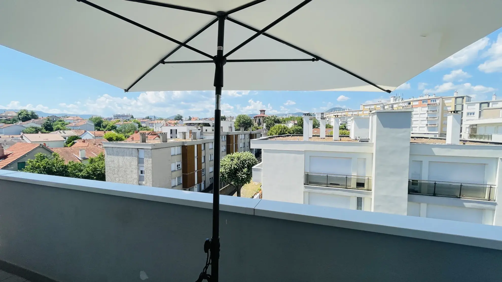 Appartement T3 de 57 m² avec balcon, garage et cave à Clermont-Ferrand 