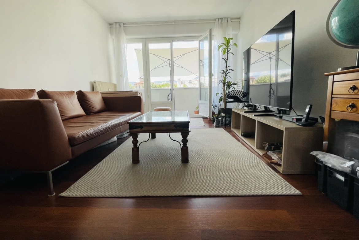 Appartement T3 de 57 m² avec balcon, garage et cave à Clermont-Ferrand 