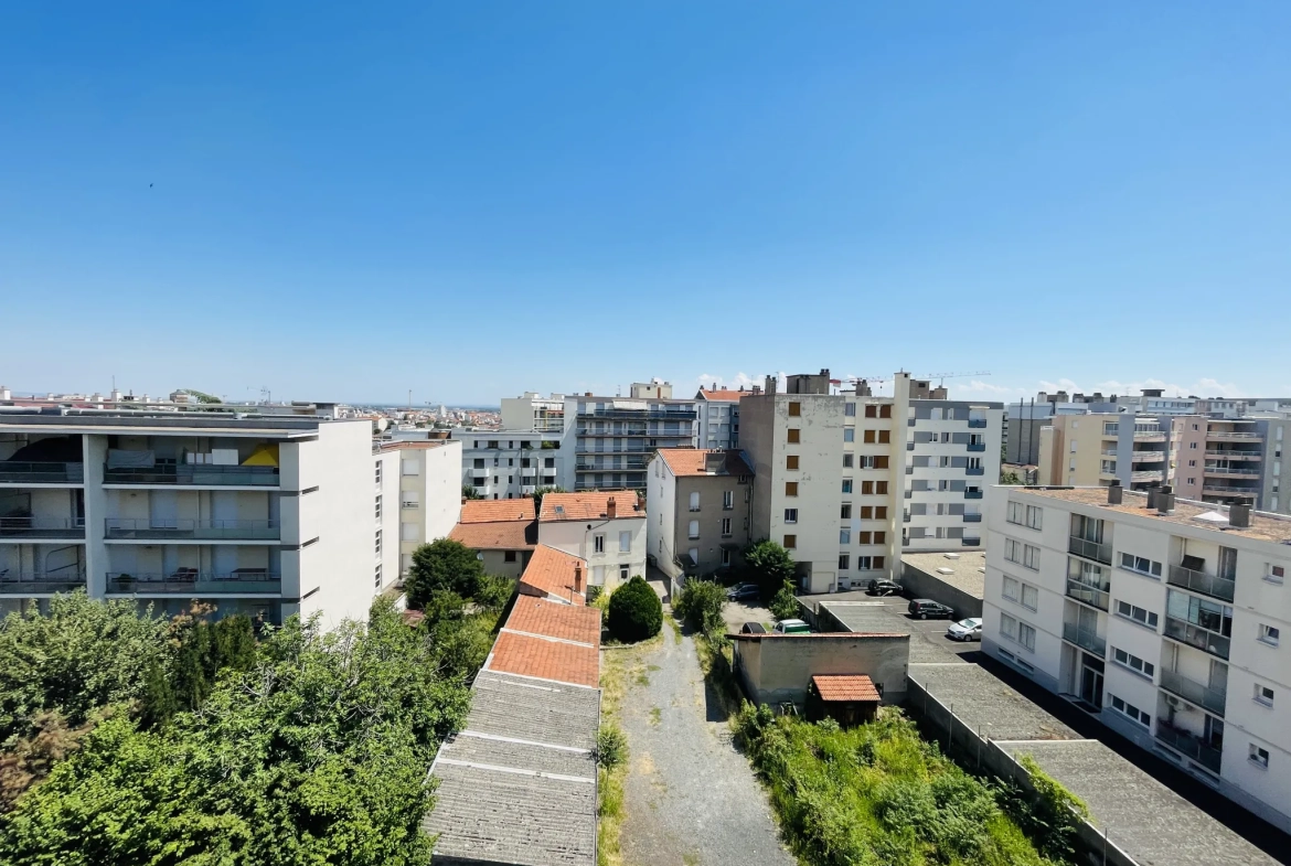 Appartement T3 de 57 m² avec balcon, garage et cave à Clermont-Ferrand 