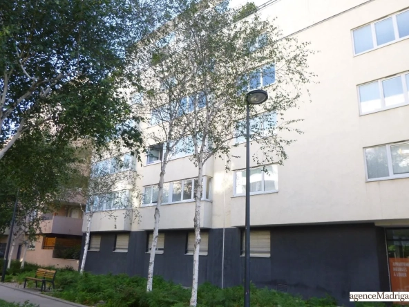 Studio en LMNP avec bail commercial à Voiron - Investissement rentable