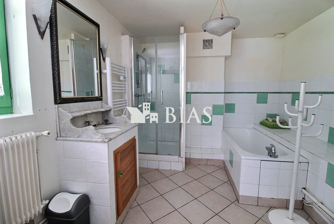 Maison à vendre à Bourg-Achard avec dépendance et terrain de 680 m² 