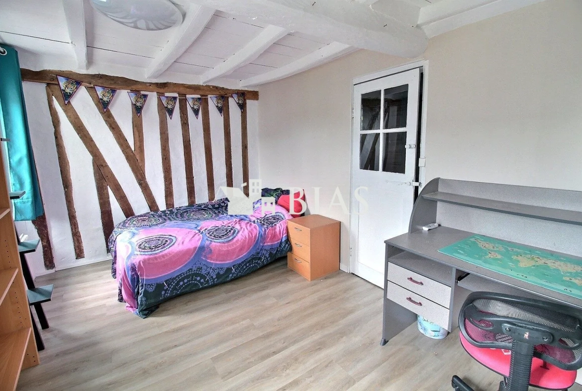 Maison à vendre à Bourg-Achard avec dépendance et terrain de 680 m² 