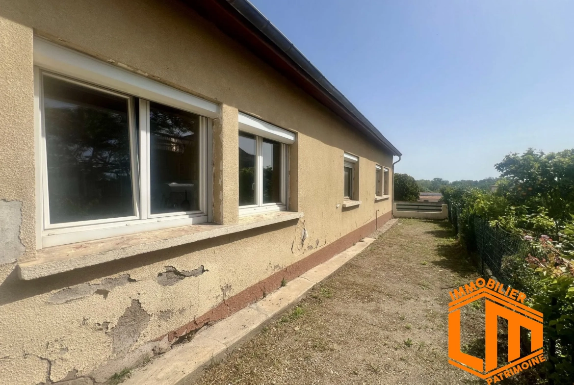 jardin extérieur Maison de plain-pied à Bessan à rénover – 4 chambres et potentiel immobilier idéal 