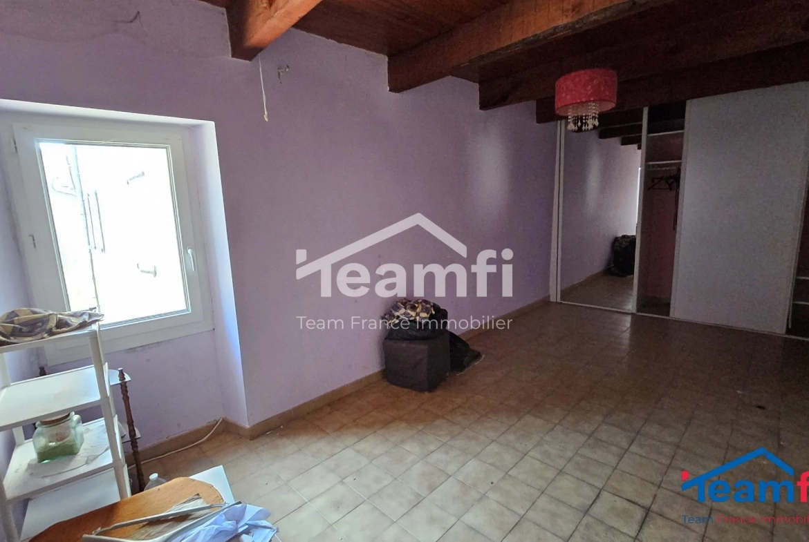 Maison en pierre avec potentiel de rénovation dans les Mages 