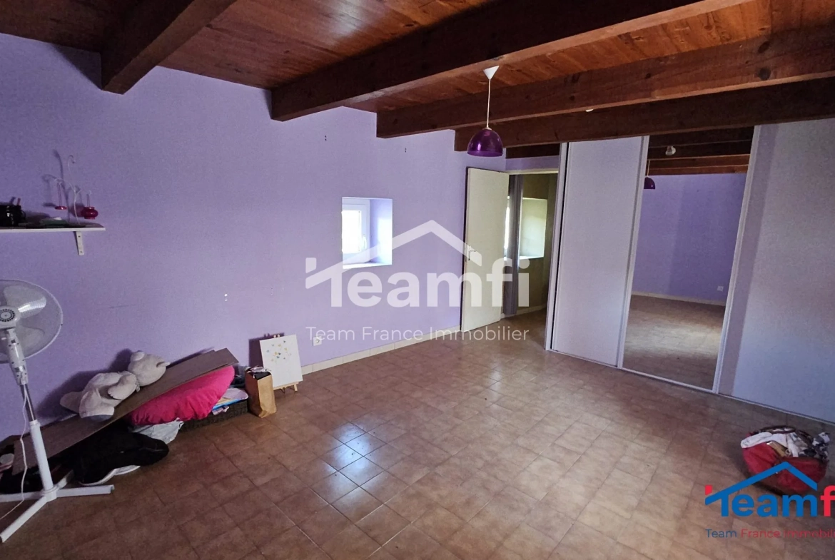 Maison en pierre avec potentiel de rénovation dans les Mages 