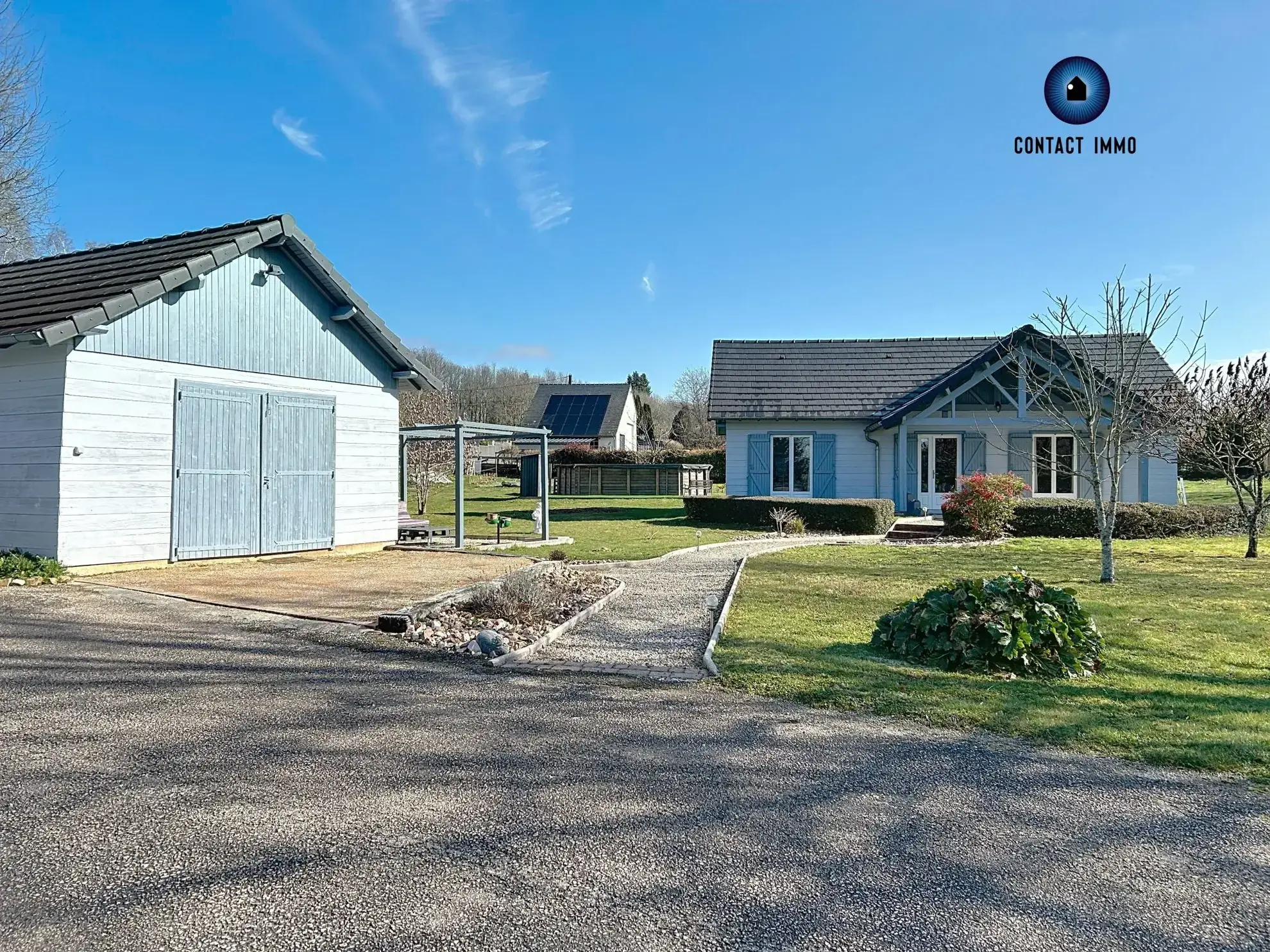 Vente chalet en bois massif avec piscine et grand terrain à Beynat 