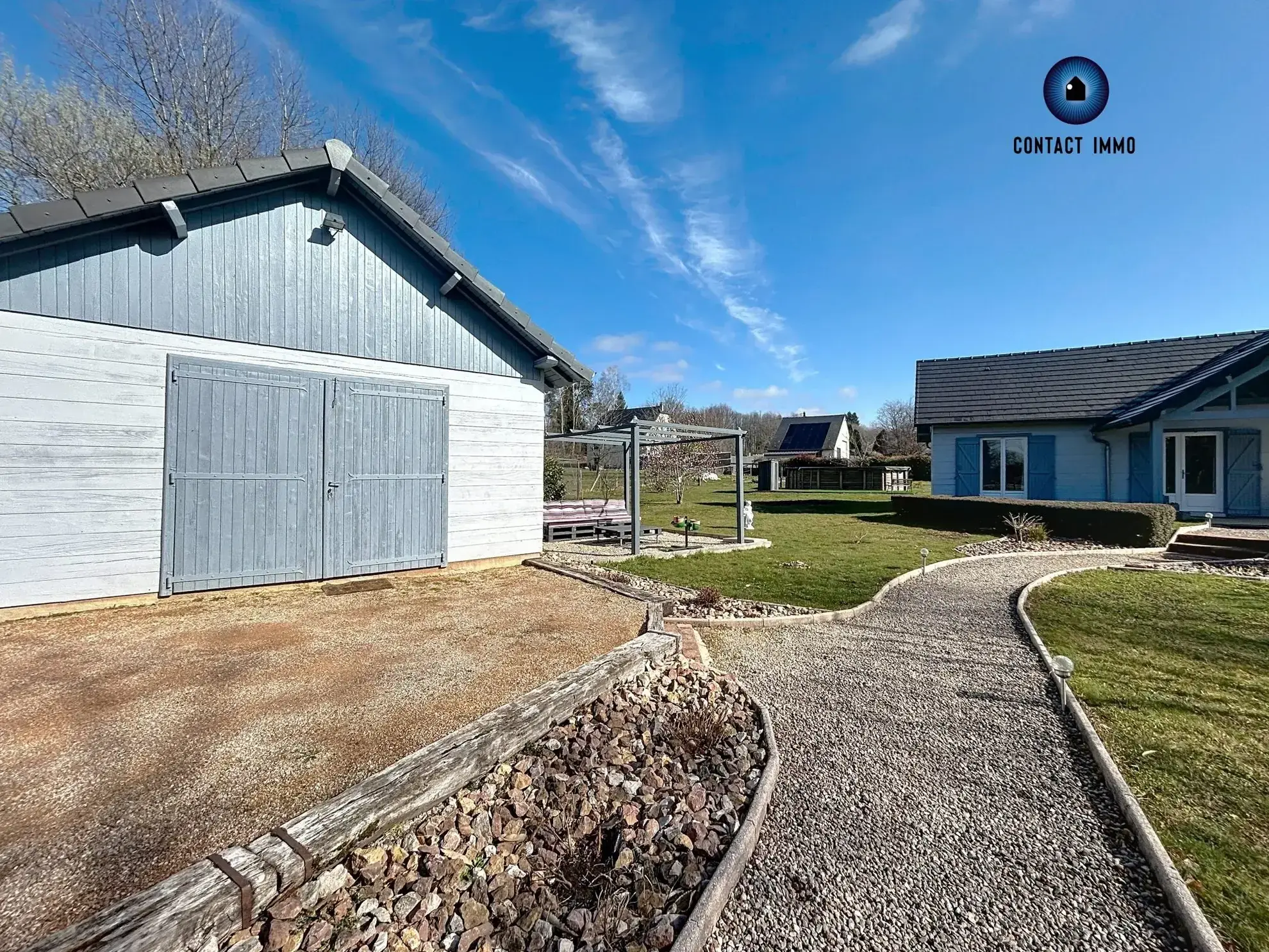 Vente chalet en bois massif avec piscine et grand terrain à Beynat 