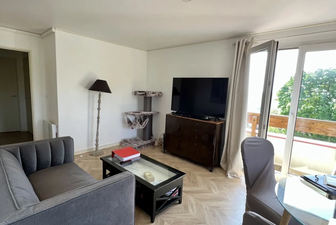 Appartement de 3 pièces avec balcon, parking et vue dégagée à Meulan en Yvelines 