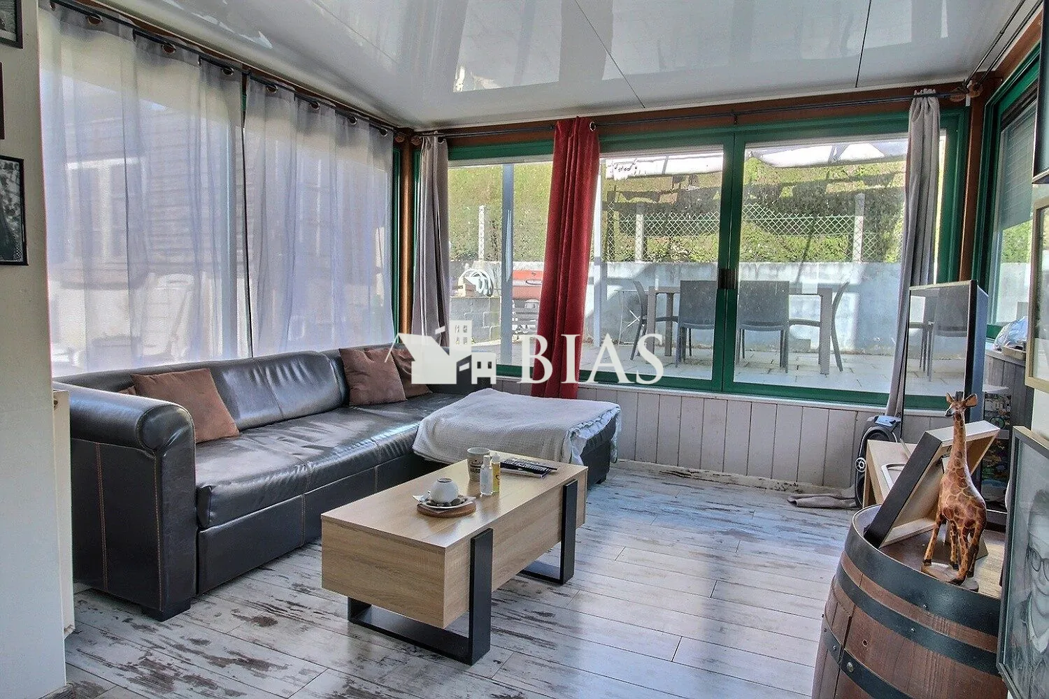 Maison de plain-pied à vendre au Trait avec jardin et garage potentiel 