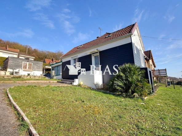 Maison de plain-pied à vendre au Trait avec jardin et garage potentiel