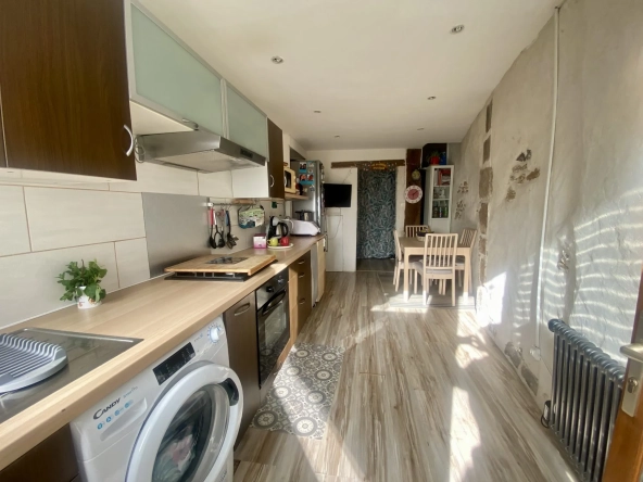 cuisine Appartement Duplex de 56 m² au Centre d'Épernon avec Espace Extérieur Privé
