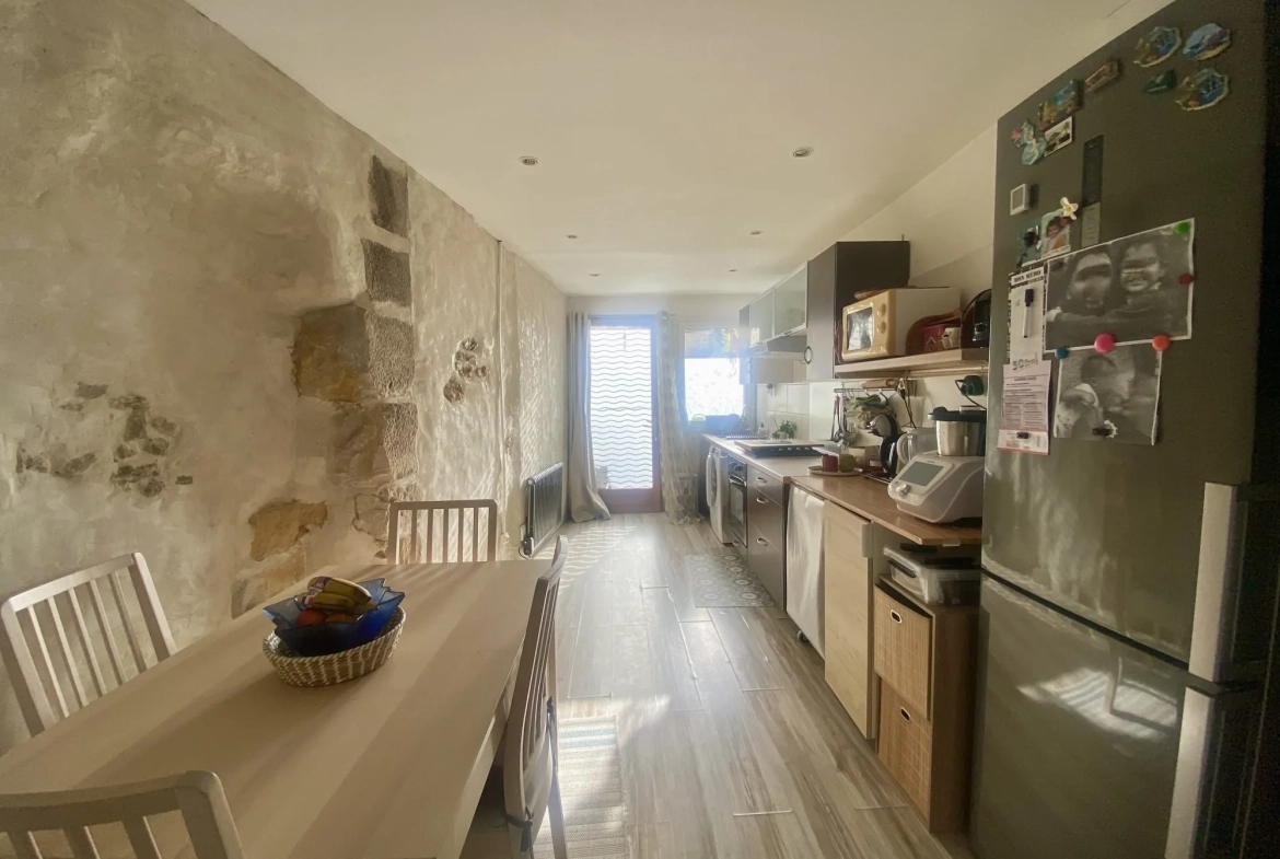cuisine  Appartement Duplex de 56 m² au Centre d'Épernon avec Espace Extérieur Privé 