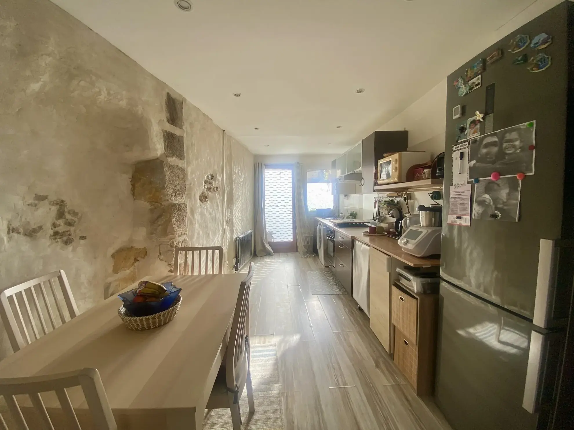 cuisine  Appartement Duplex de 56 m² au Centre d'Épernon avec Espace Extérieur Privé 