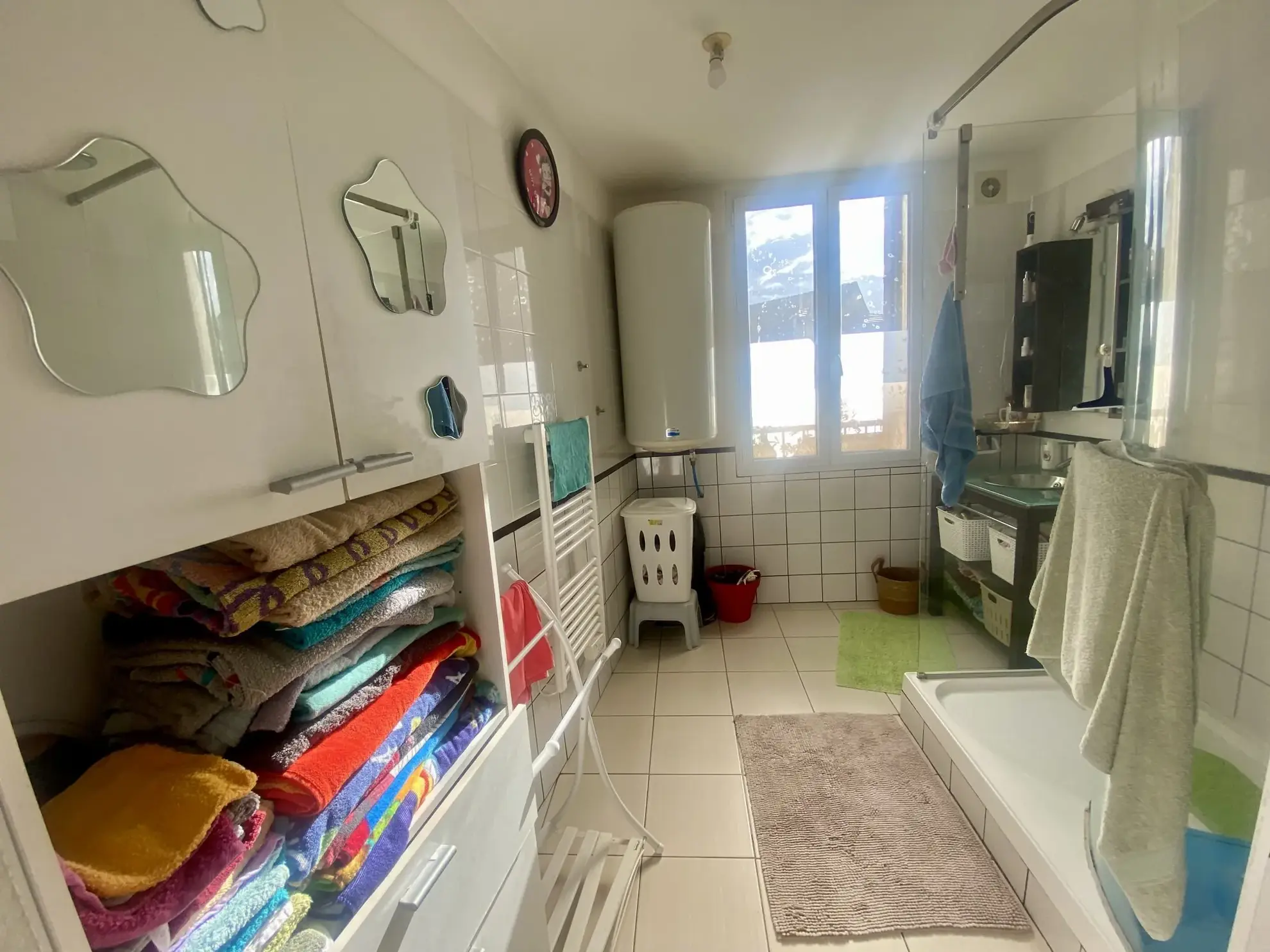 salle d'eau  Appartement Duplex de 56 m² au Centre d'Épernon avec Espace Extérieur Privé 