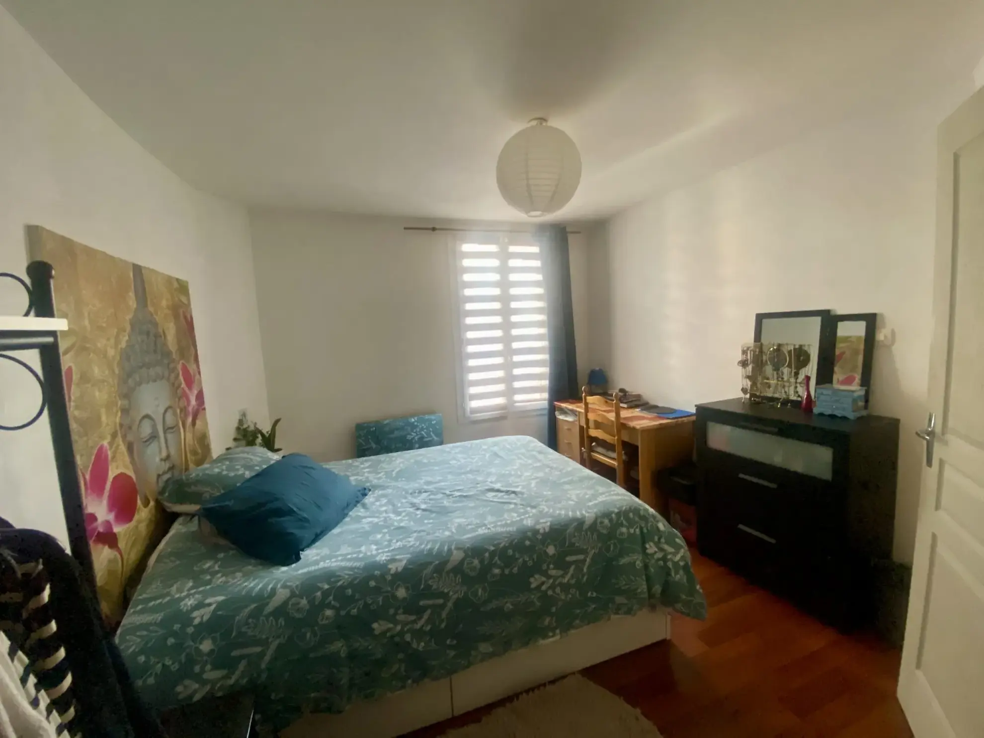 chambre Appartement Duplex de 56 m² au Centre d'Épernon avec Espace Extérieur Privé 