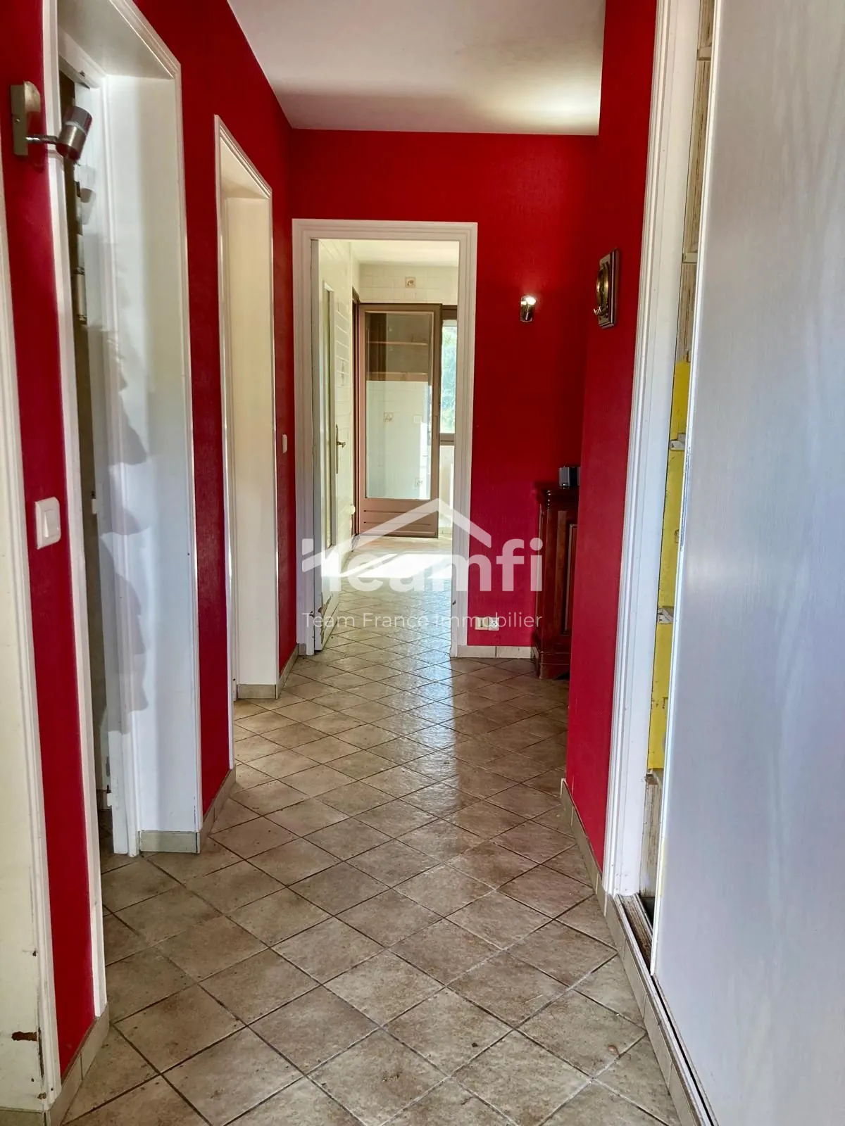 Maison plain-pied 4 chambres à proximité des autoroutes et écoles à La Monnerie-le-Montel 