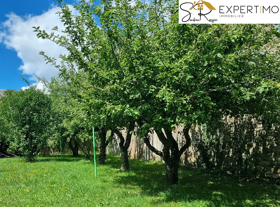 Maison à vendre de 148 m² avec grange et terrain à Saint-Gervais-d’Auvergne 