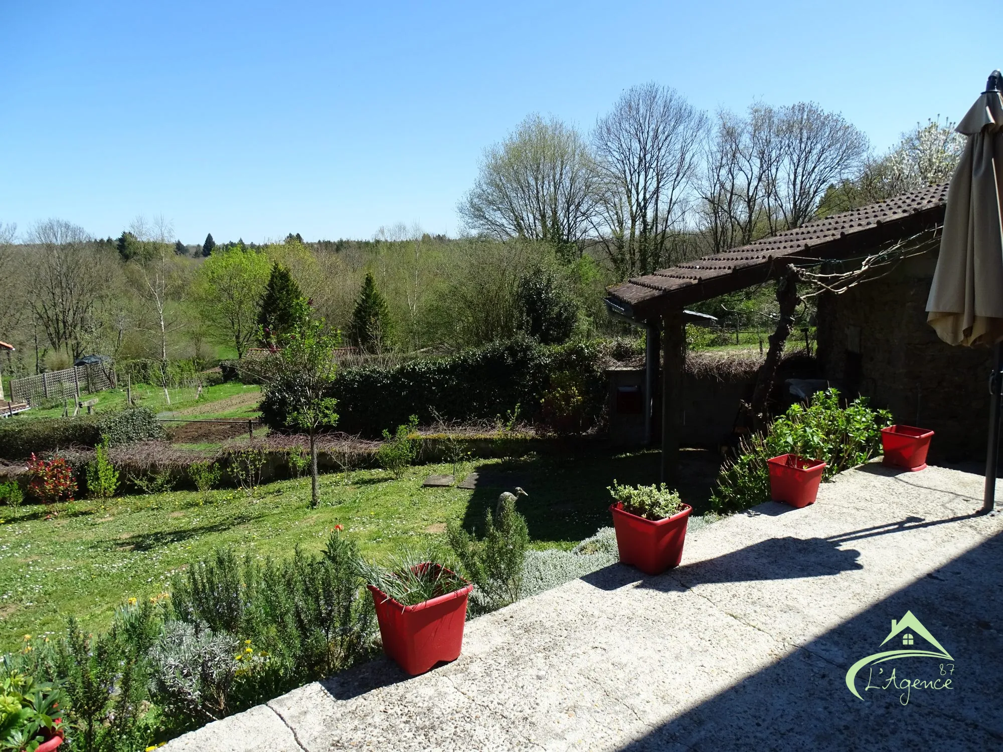 Charmante maison ancienne à vendre à Pressignac, 89 m² avec terrain et dépendances 