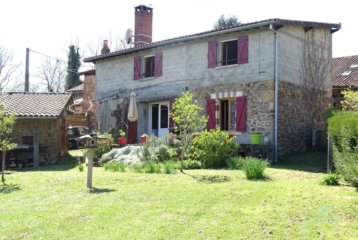 Charmante maison ancienne à vendre à Pressignac, 89 m² avec terrain et dépendances 