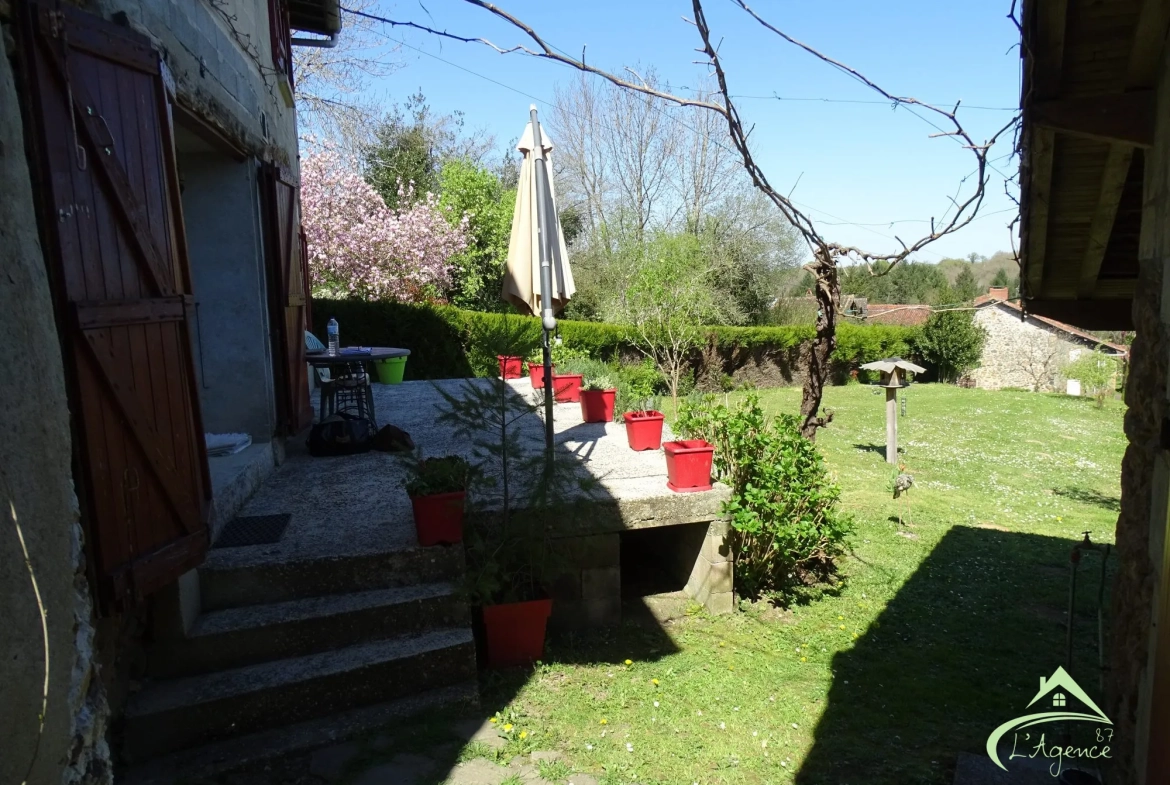 Charmante maison ancienne à vendre à Pressignac, 89 m² avec terrain et dépendances 