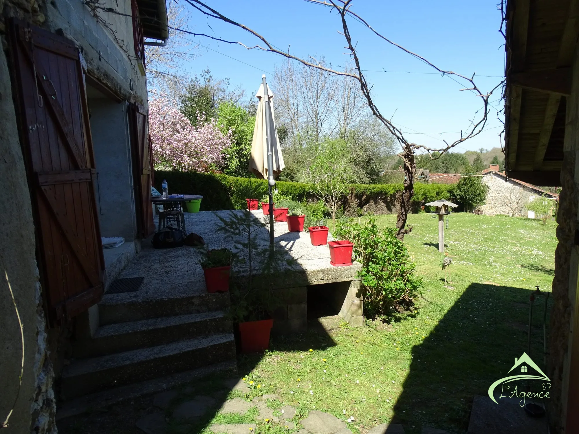 Charmante maison ancienne à vendre à Pressignac, 89 m² avec terrain et dépendances 