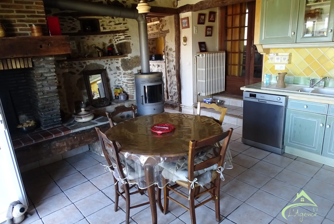 Charmante maison ancienne à vendre à Pressignac, 89 m² avec terrain et dépendances 