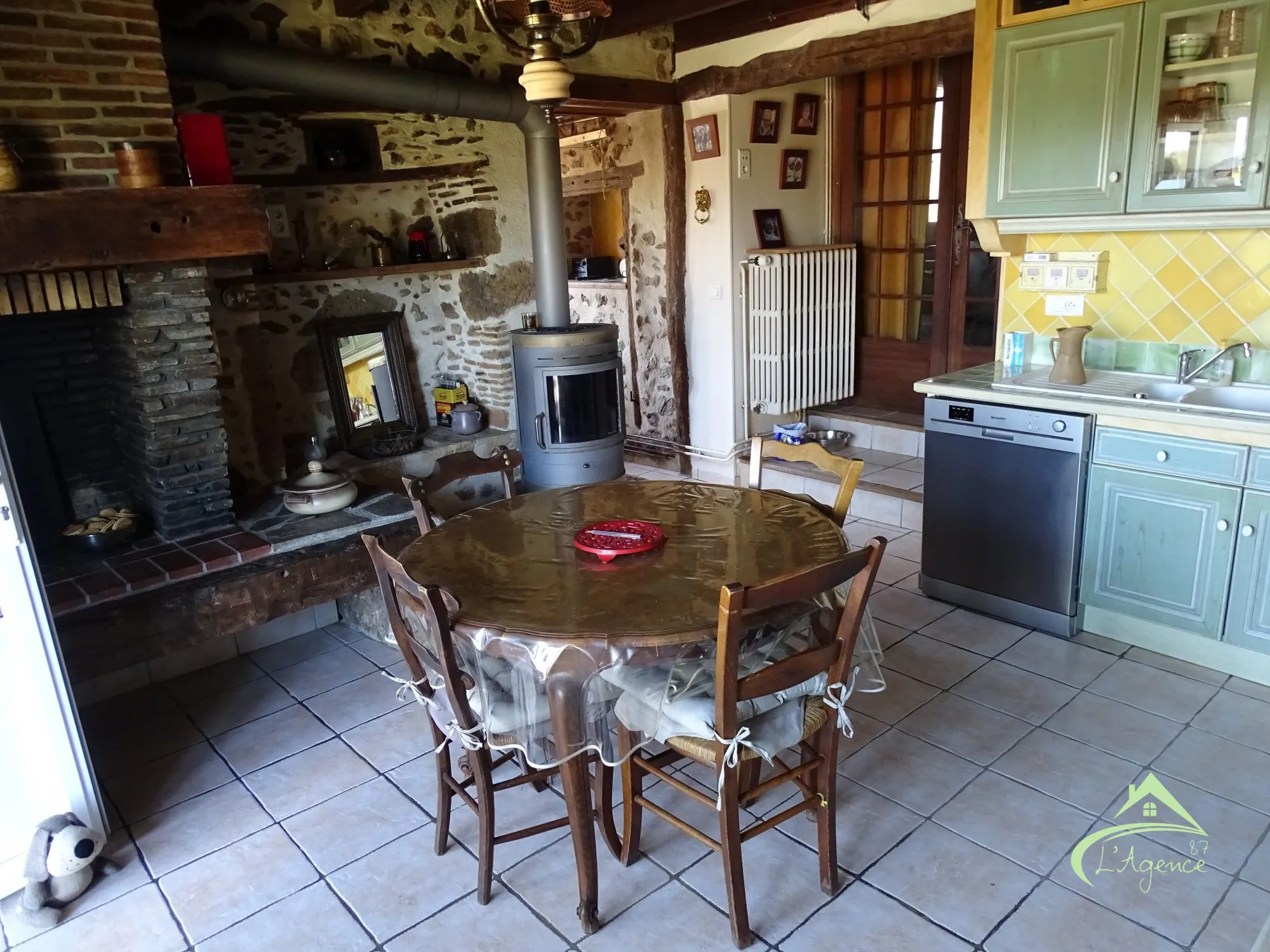 Charmante maison ancienne à vendre à Pressignac, 89 m² avec terrain et dépendances 