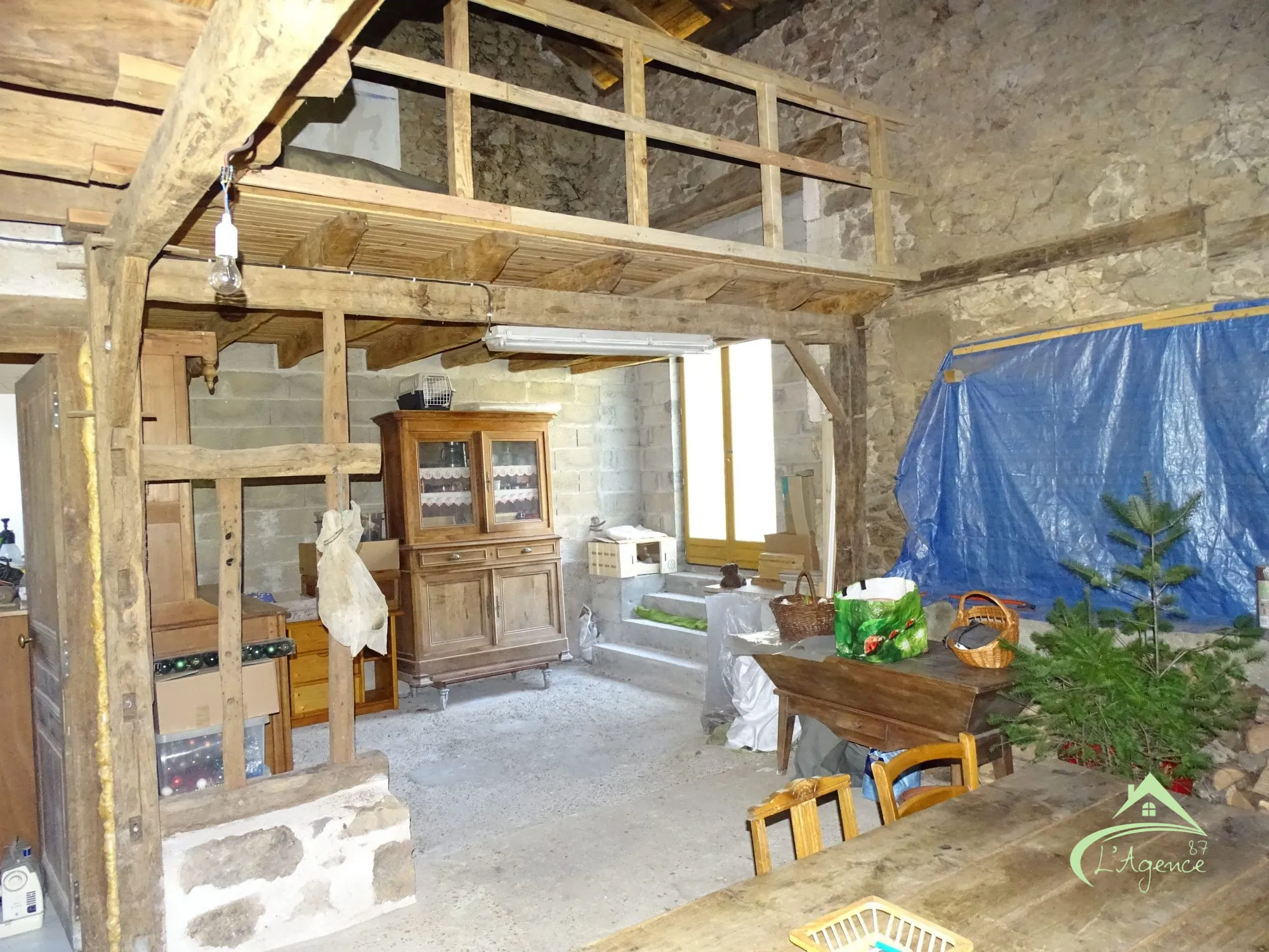 Charmante maison ancienne à vendre à Pressignac, 89 m² avec terrain et dépendances 